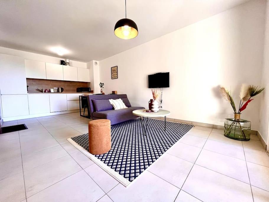 Appartement Neuf Avec Terrasse サン・フロラン エクステリア 写真