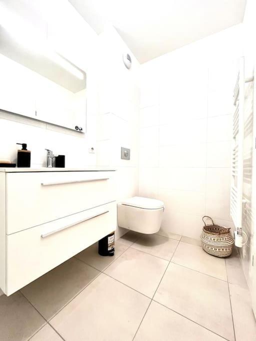 Appartement Neuf Avec Terrasse サン・フロラン エクステリア 写真