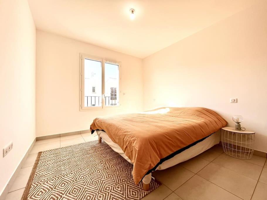 Appartement Neuf Avec Terrasse サン・フロラン エクステリア 写真