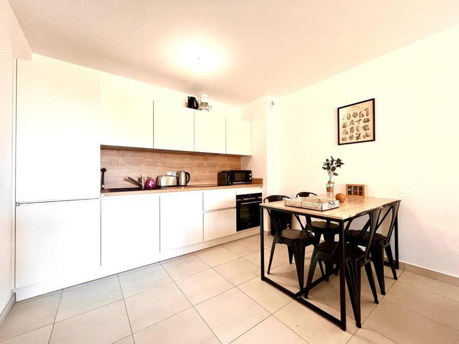 Appartement Neuf Avec Terrasse サン・フロラン エクステリア 写真