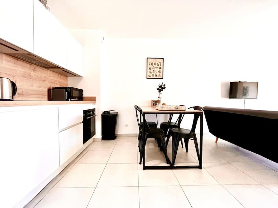 Appartement Neuf Avec Terrasse サン・フロラン エクステリア 写真